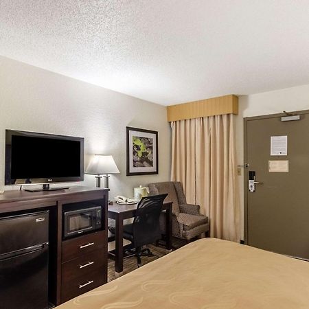 Quality Inn Milwaukee- Brookfield Exterior foto