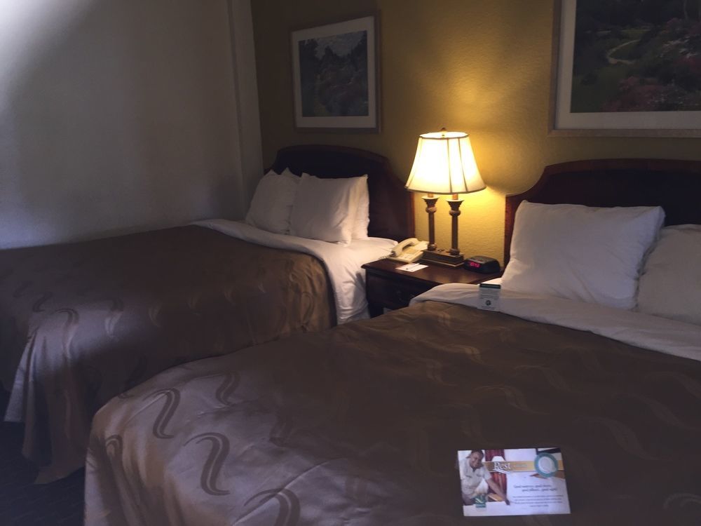 Quality Inn Milwaukee- Brookfield Exterior foto