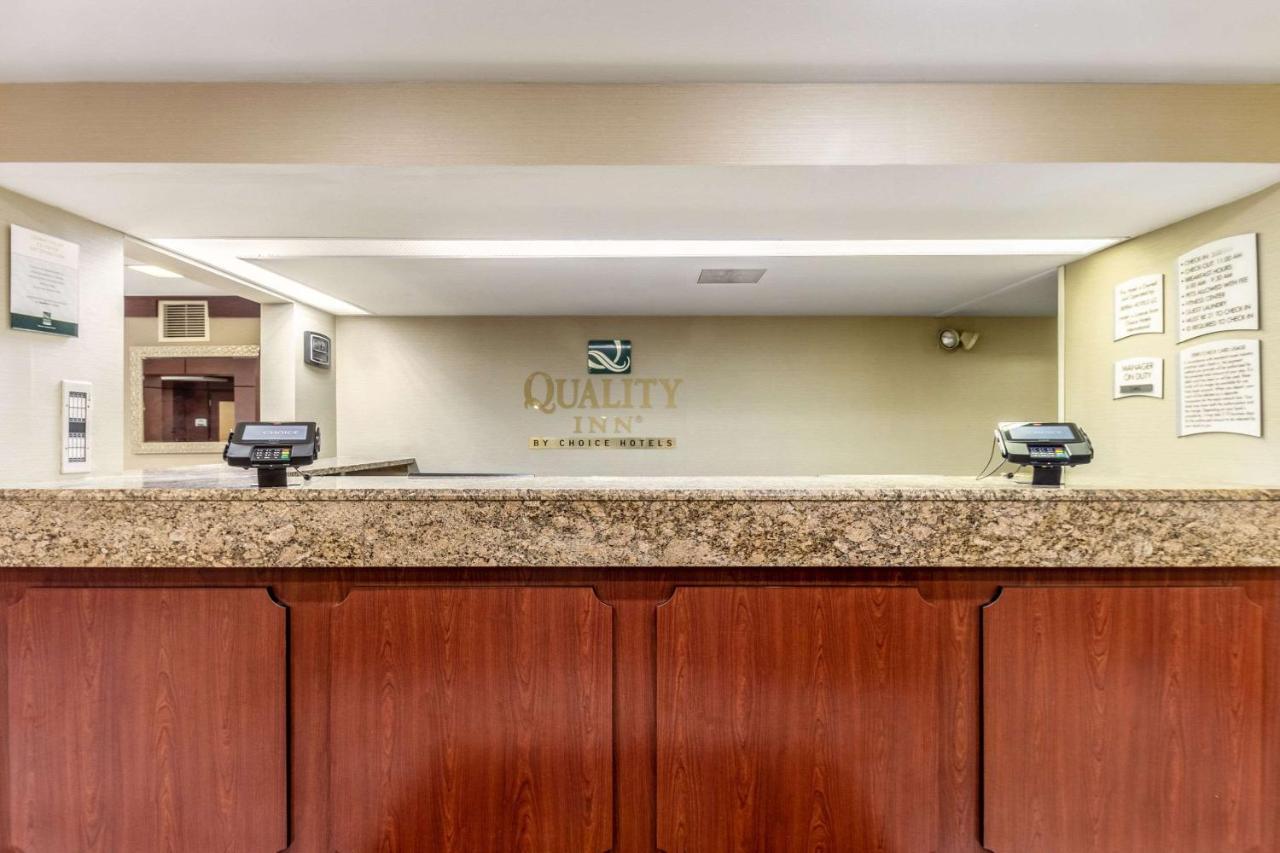 Quality Inn Milwaukee- Brookfield Exterior foto