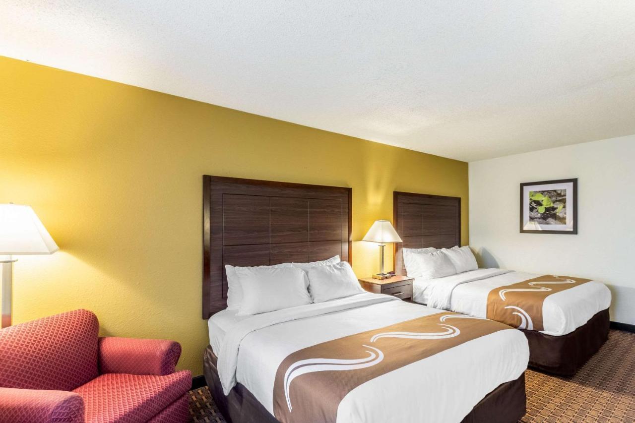 Quality Inn Milwaukee- Brookfield Exterior foto