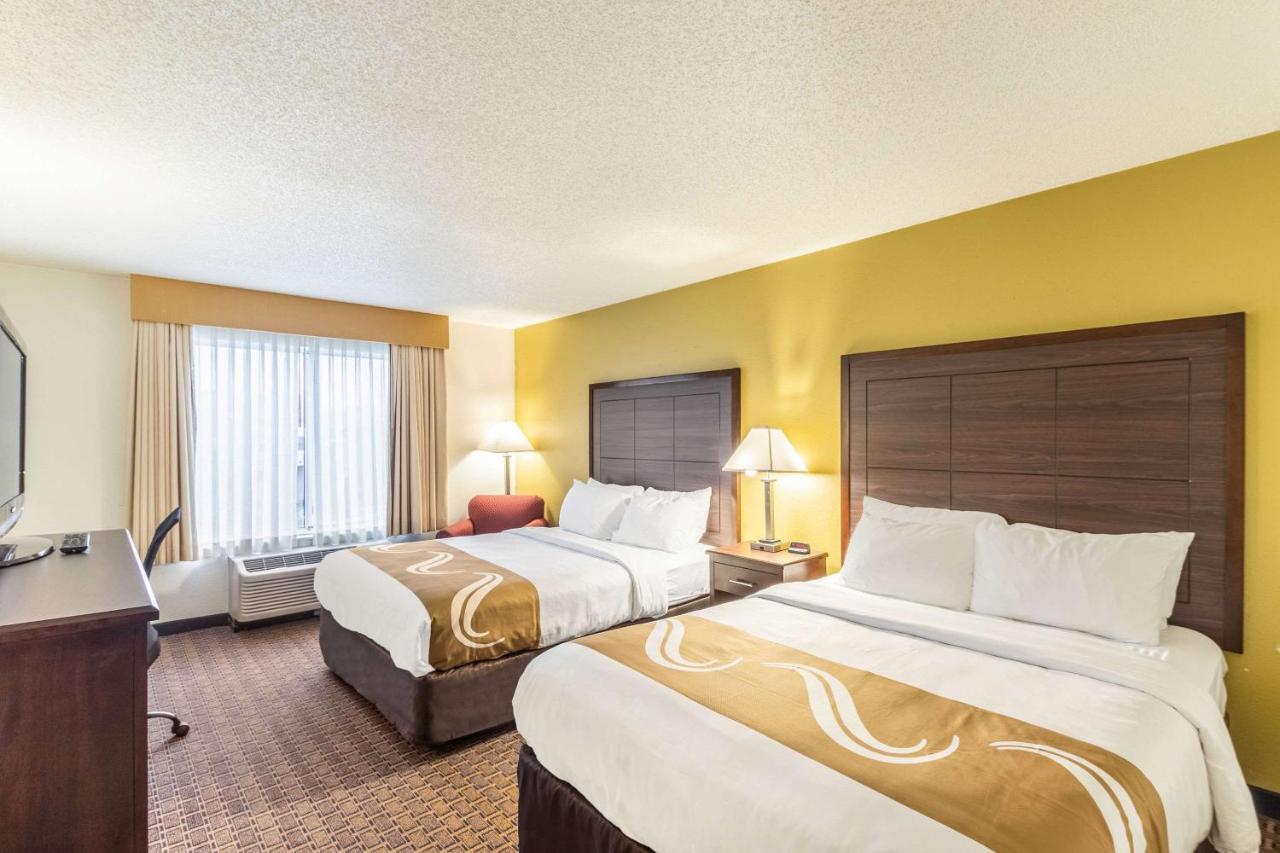 Quality Inn Milwaukee- Brookfield Exterior foto