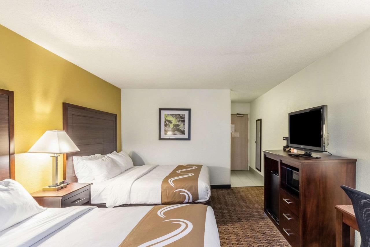 Quality Inn Milwaukee- Brookfield Exterior foto